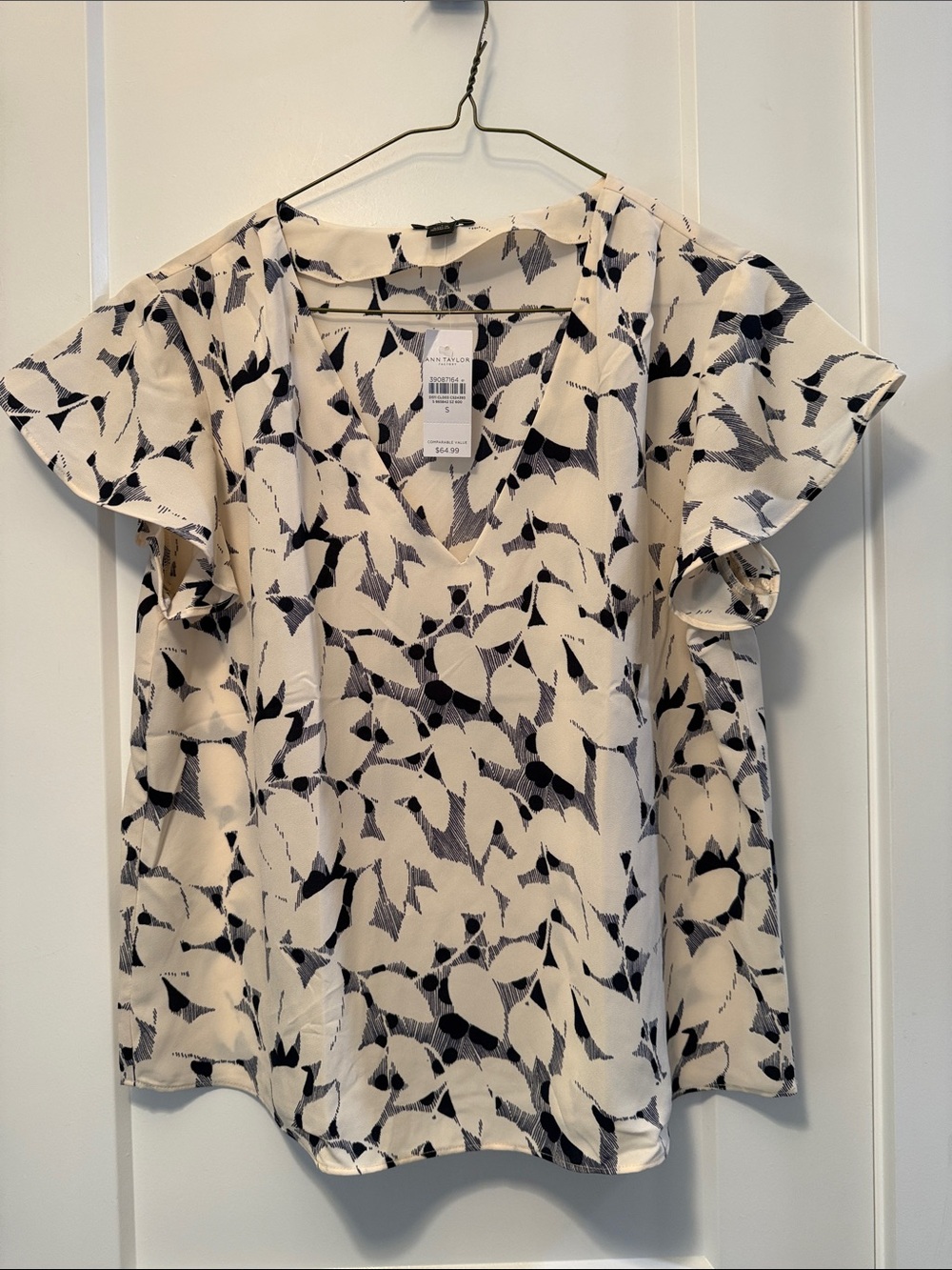 Ann Taylor Cream Blouse with Navy Leaf Print and Flutter Sleeves size S  NWT